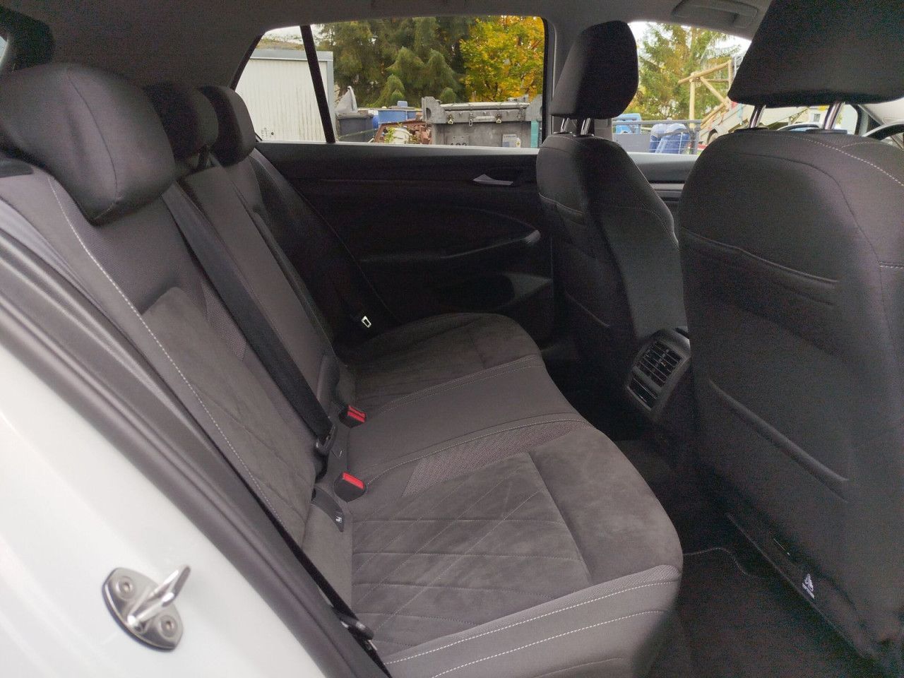 Fahrzeugabbildung Volkswagen Golf Style 1.4 TSI eHybrid 150 kw 6-Gang DSG