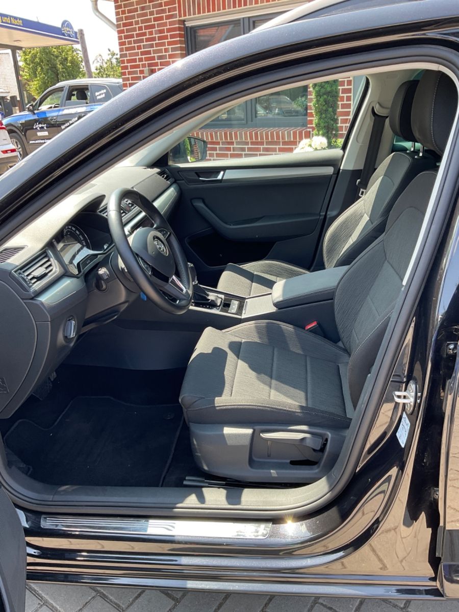 Fahrzeugabbildung SKODA Superb Kombi 2.0 TDI DSG AMBITION,Navi,Kamera