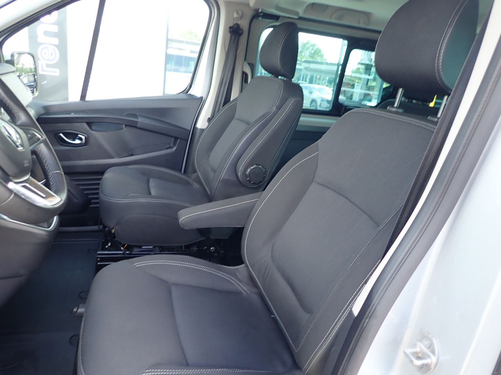 Fahrzeugabbildung Renault Trafic Combi L1H1 3,0t (8 Sitze) Life dCi 170