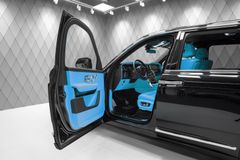 Cullinan Series II 2026 BLACK/TIFFANY VIP SEATS