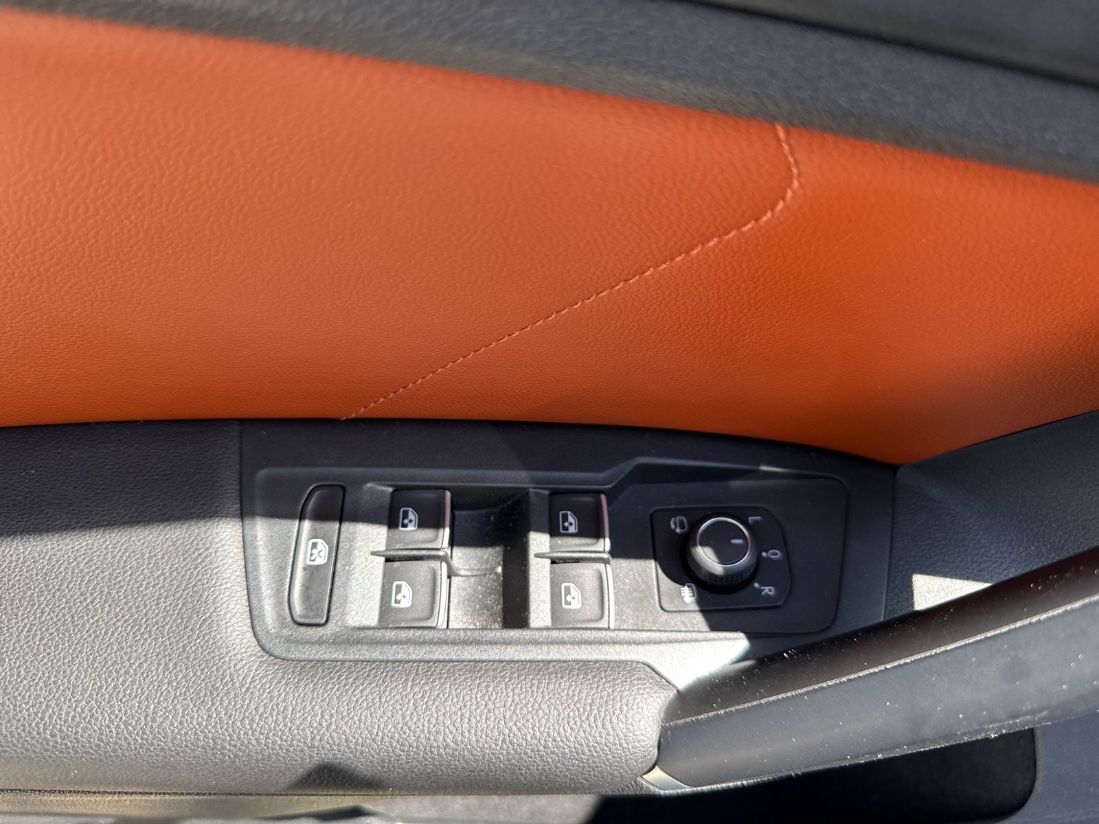 Tiguan 2.0 TSI Highline 4Motion, Leder, Sthzg, L