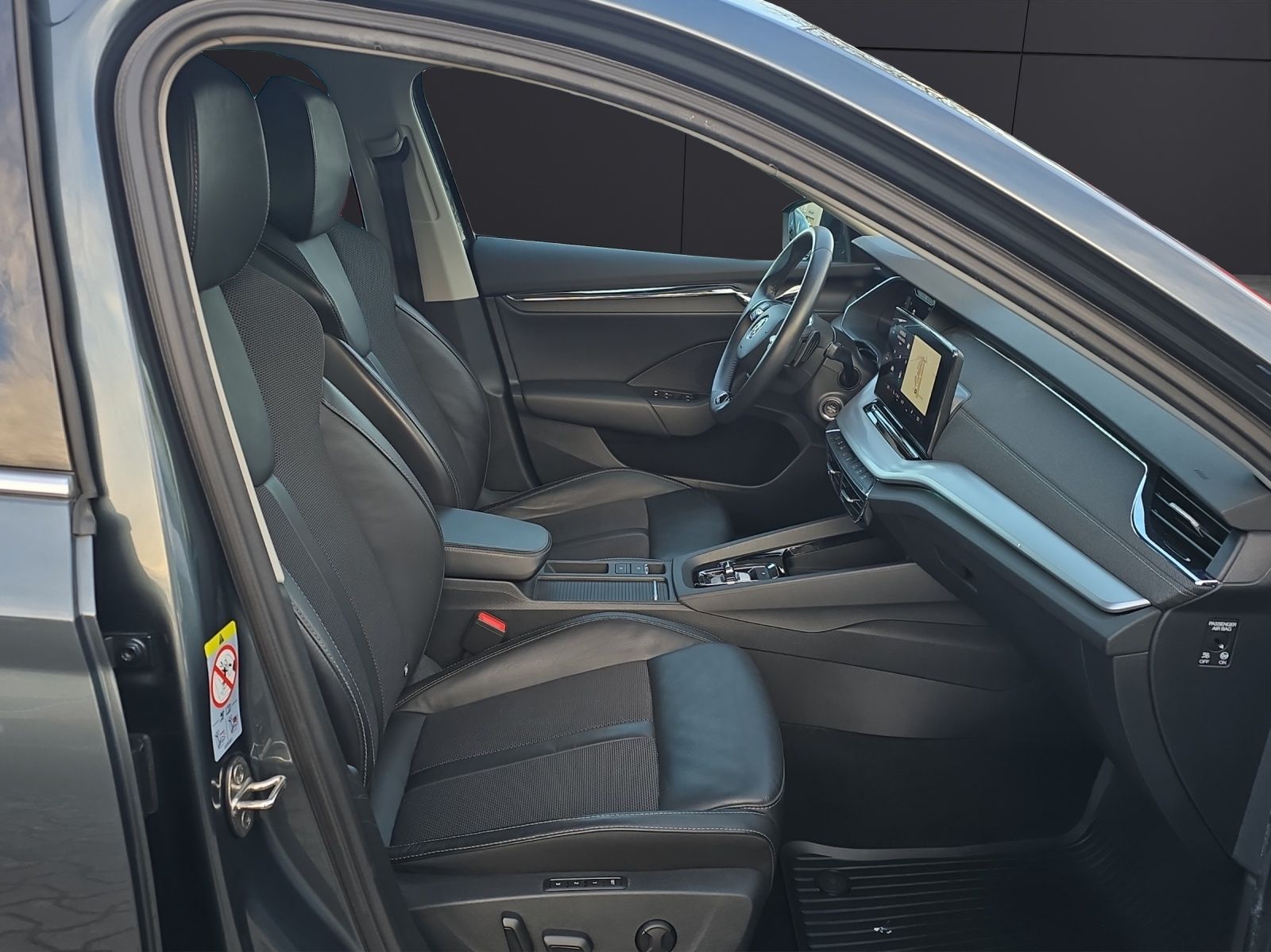 Fahrzeugabbildung SKODA Octavia Combi First Edition iV 1.4 ACC KAMERA LE