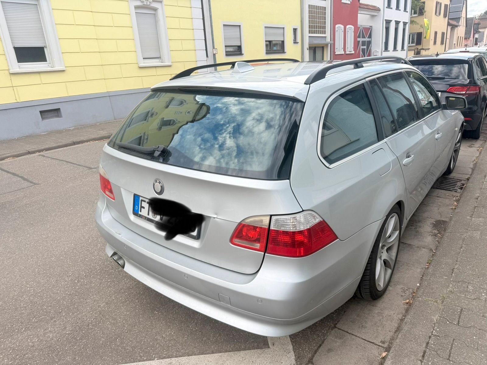 BMW 530 2005 — rear view