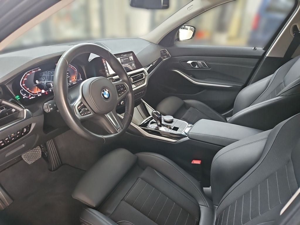 Fahrzeugabbildung BMW 318 i Sport-Line AHK ACC Navi LED SHZ Ambie. KAM