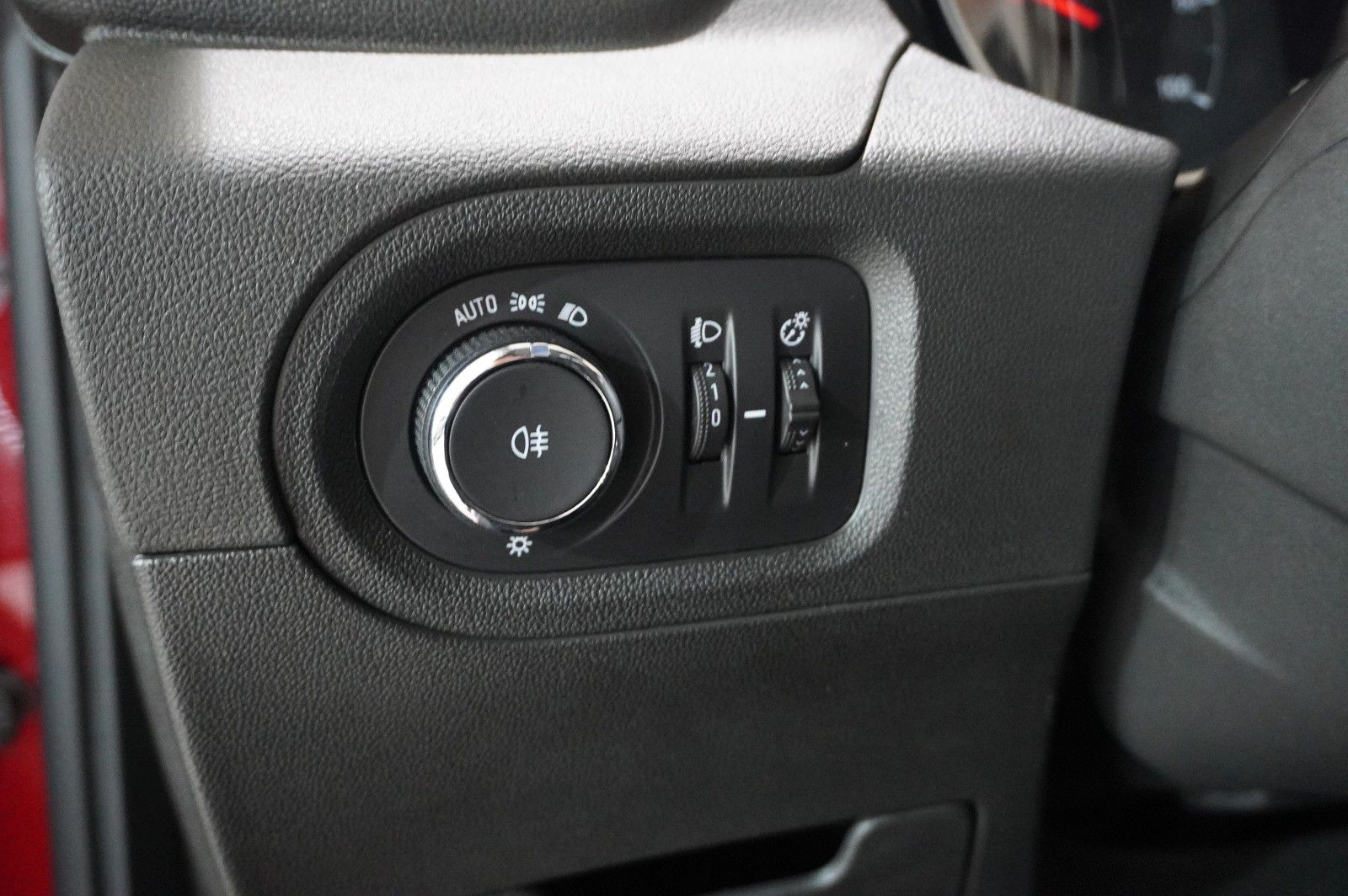 Fahrzeugabbildung Opel Grandland (X) 1.6 ELEGANCE HYBRID NAVI/SH/KAMERA