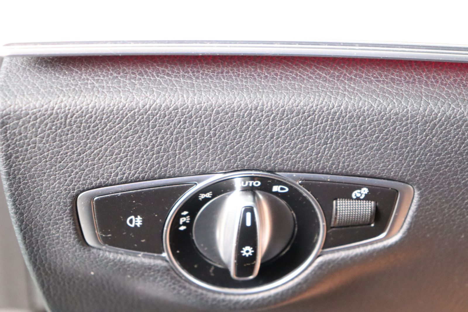 Fahrzeugabbildung Mercedes-Benz E 220 T d  * LED * DAB * Widescreen
