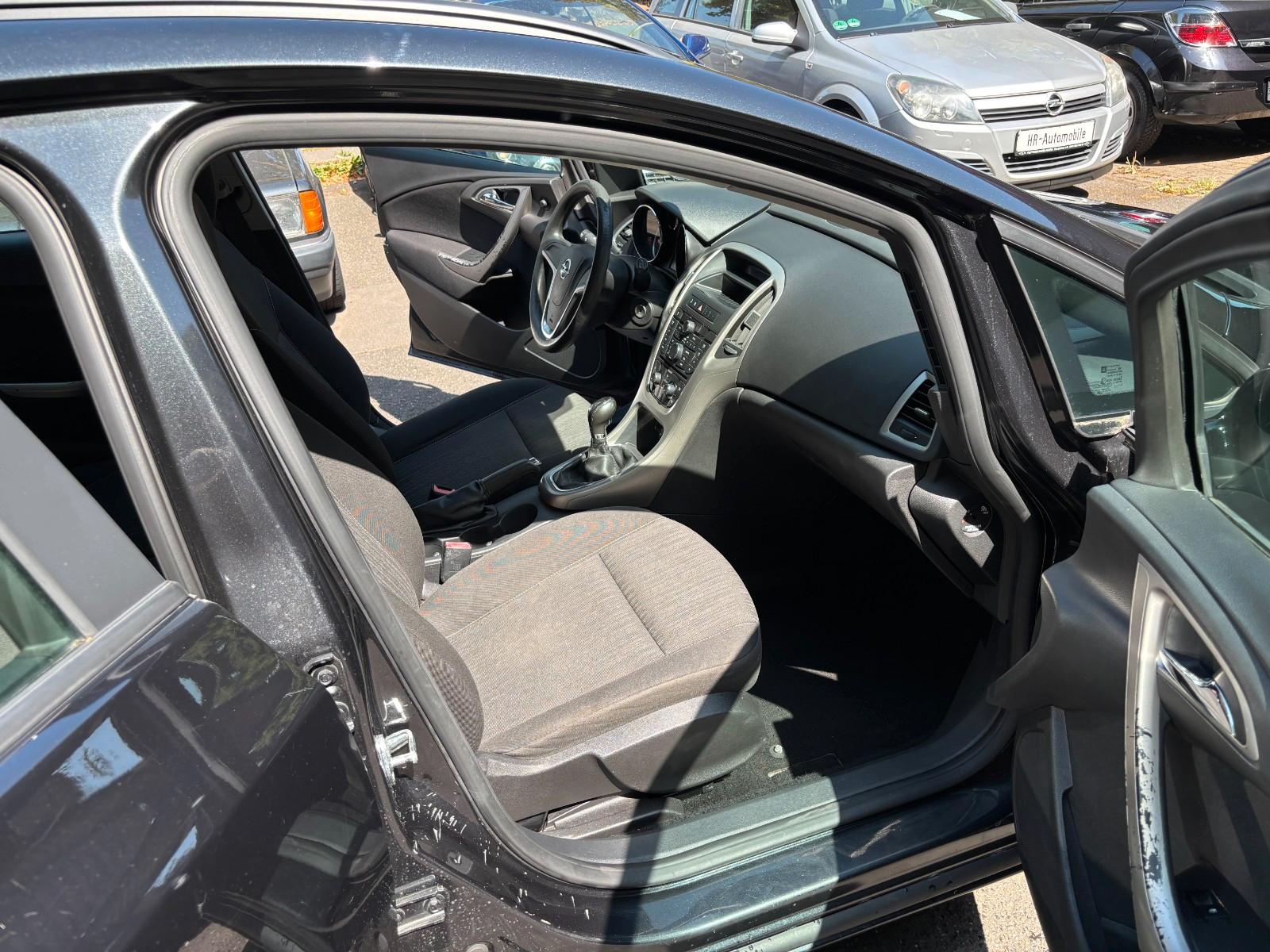 Opel Astra 2012 — photo 11