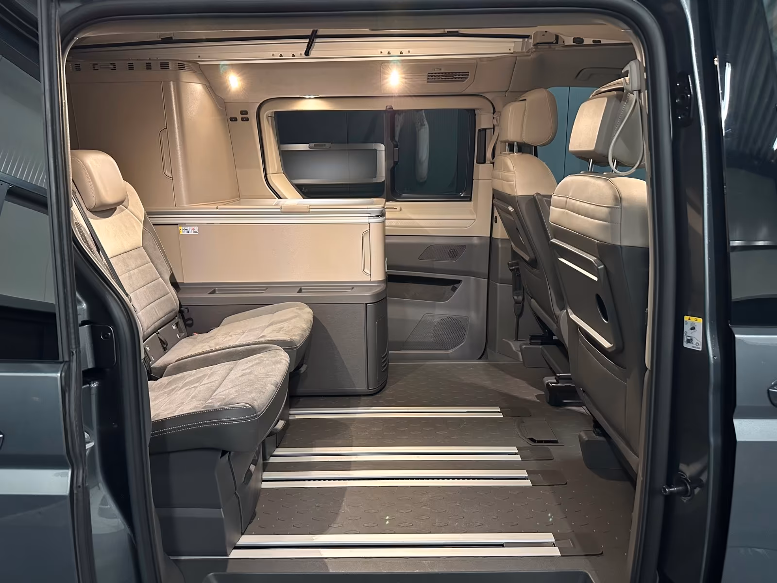 Volkswagen T7 California Coast eHybrid 4MOTION*el.TÜRE*AHK*