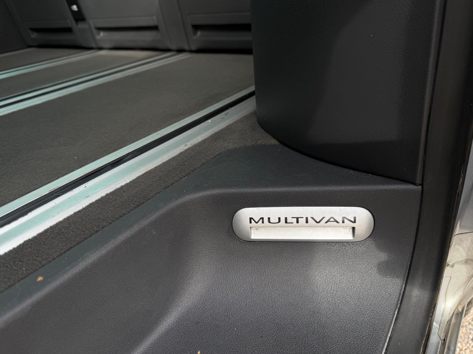 Volkswagen T5 Multivan Comfortline 2.5 TDI 5 cyl. 174 ch BVM / 7 places / Chauffage auxiliaire / GPS / Attelage 2,5 t
