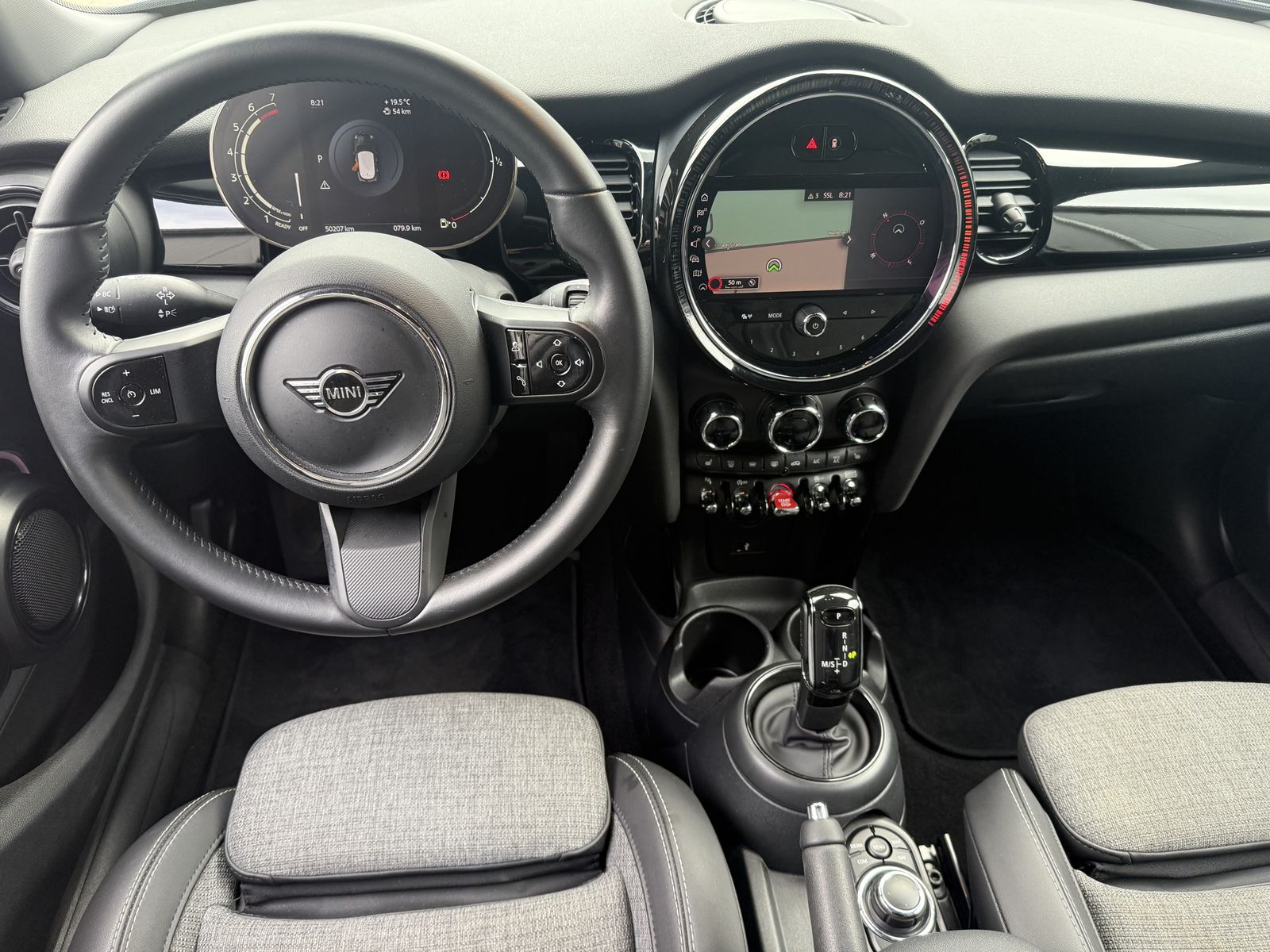 Fahrzeugabbildung MINI Cooper 5-Türer Classic Trim NAV+LED+DIGDISPL+KAM