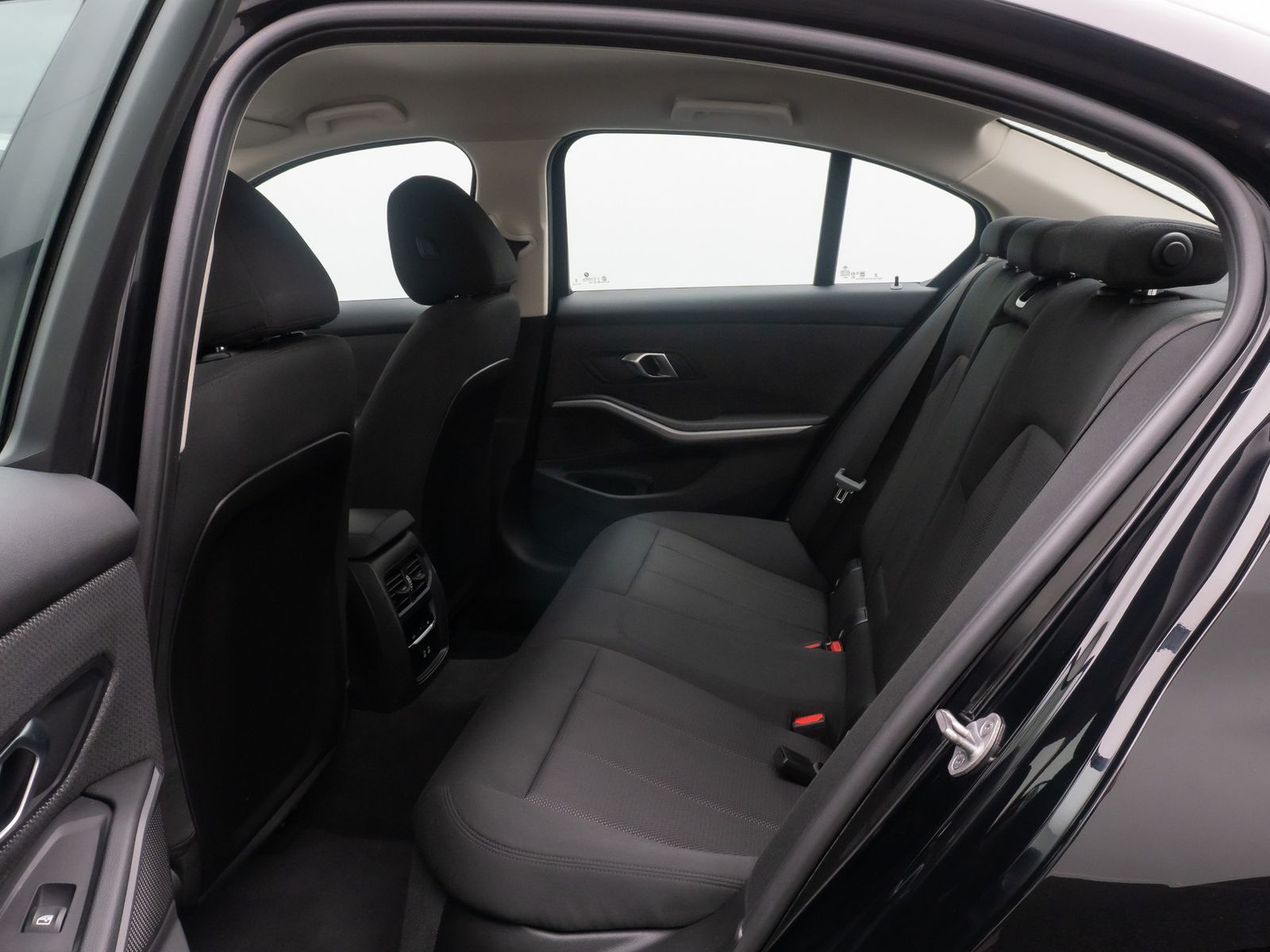 Fahrzeugabbildung BMW 318i DAB PDC Widscreen Geschwindigkeitsreg LED