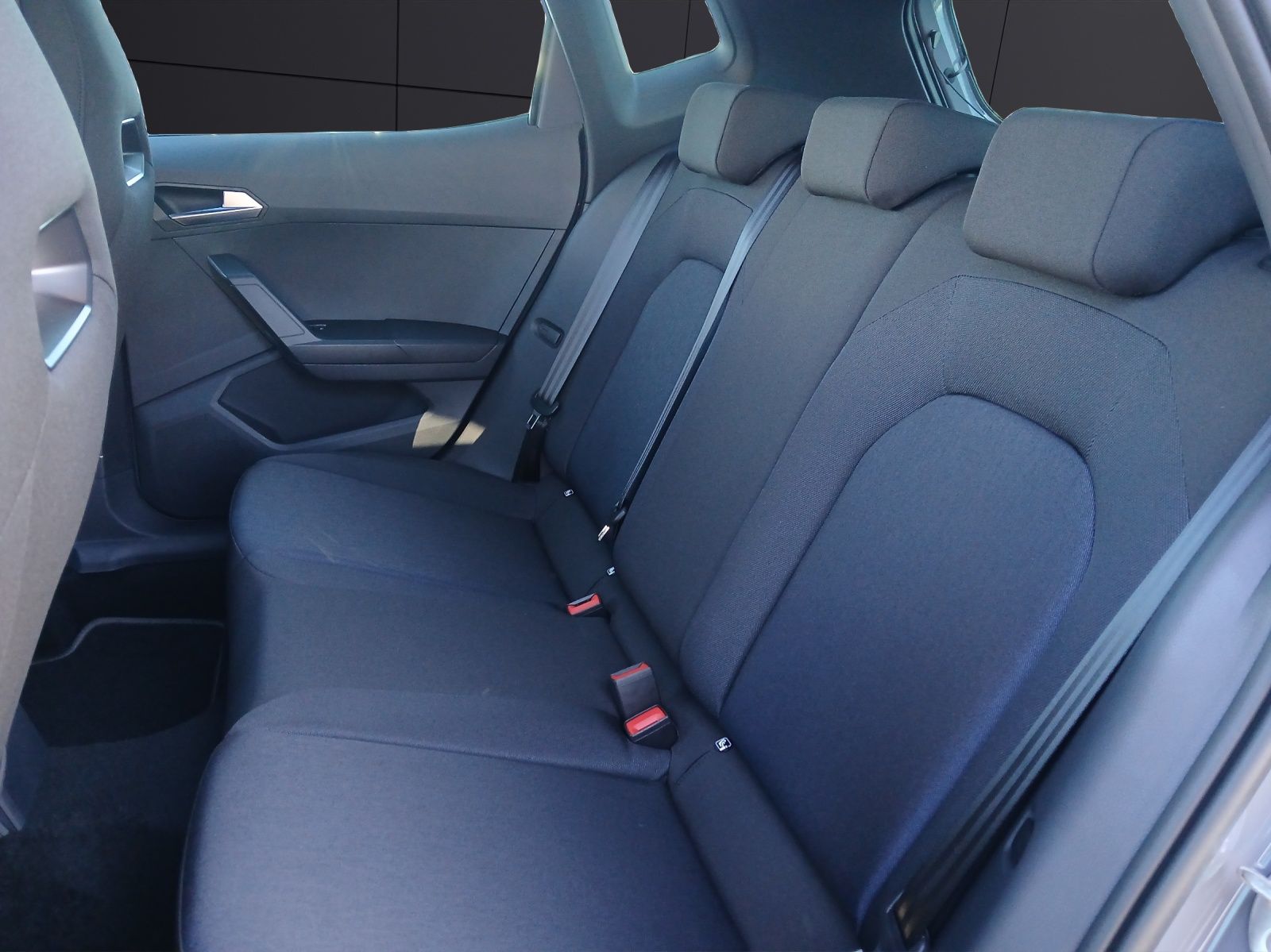 Fahrzeugabbildung SEAT Arona TSI FR Black Edition DSG LED Navi AID ACC