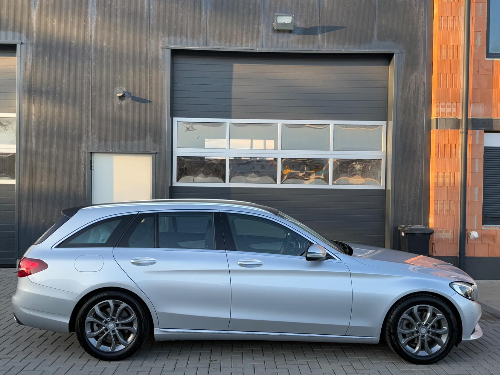 Mercedes-Benz C 180 T CGI *LED*NAVI*AHK*8FACH*TÜV NEU*SHZ*