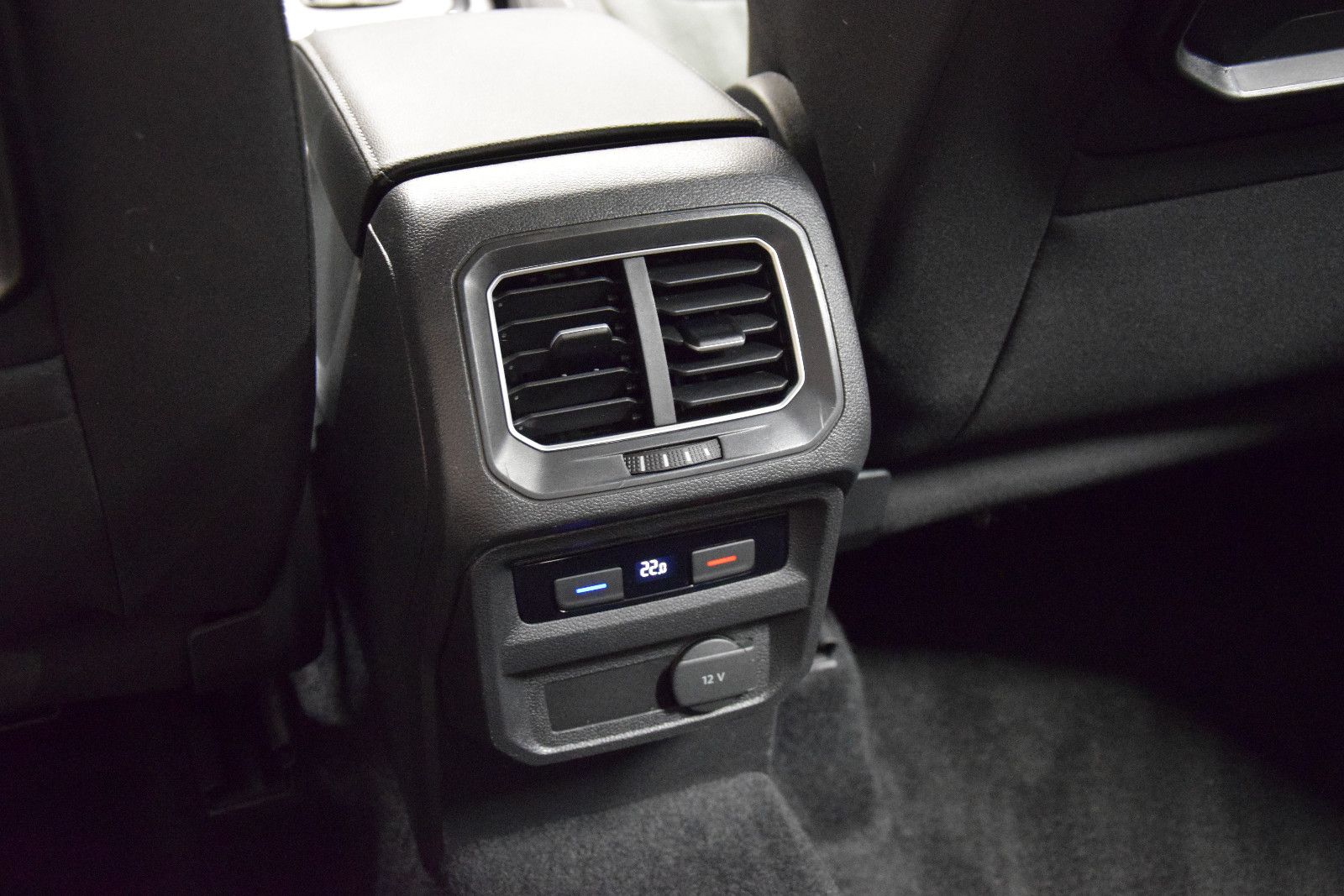 Fahrzeugabbildung Volkswagen Tiguan Highline 4Motion AHK el.Heckklappe ACC
