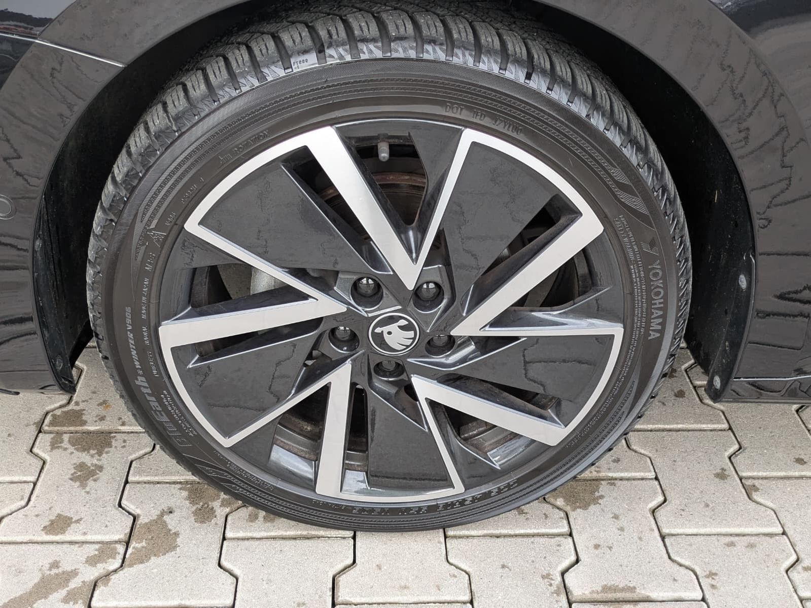 Fahrzeugabbildung SKODA Octavia 1.5 DSG Sportline PANO*MATRIX*AHK*5J.GAR