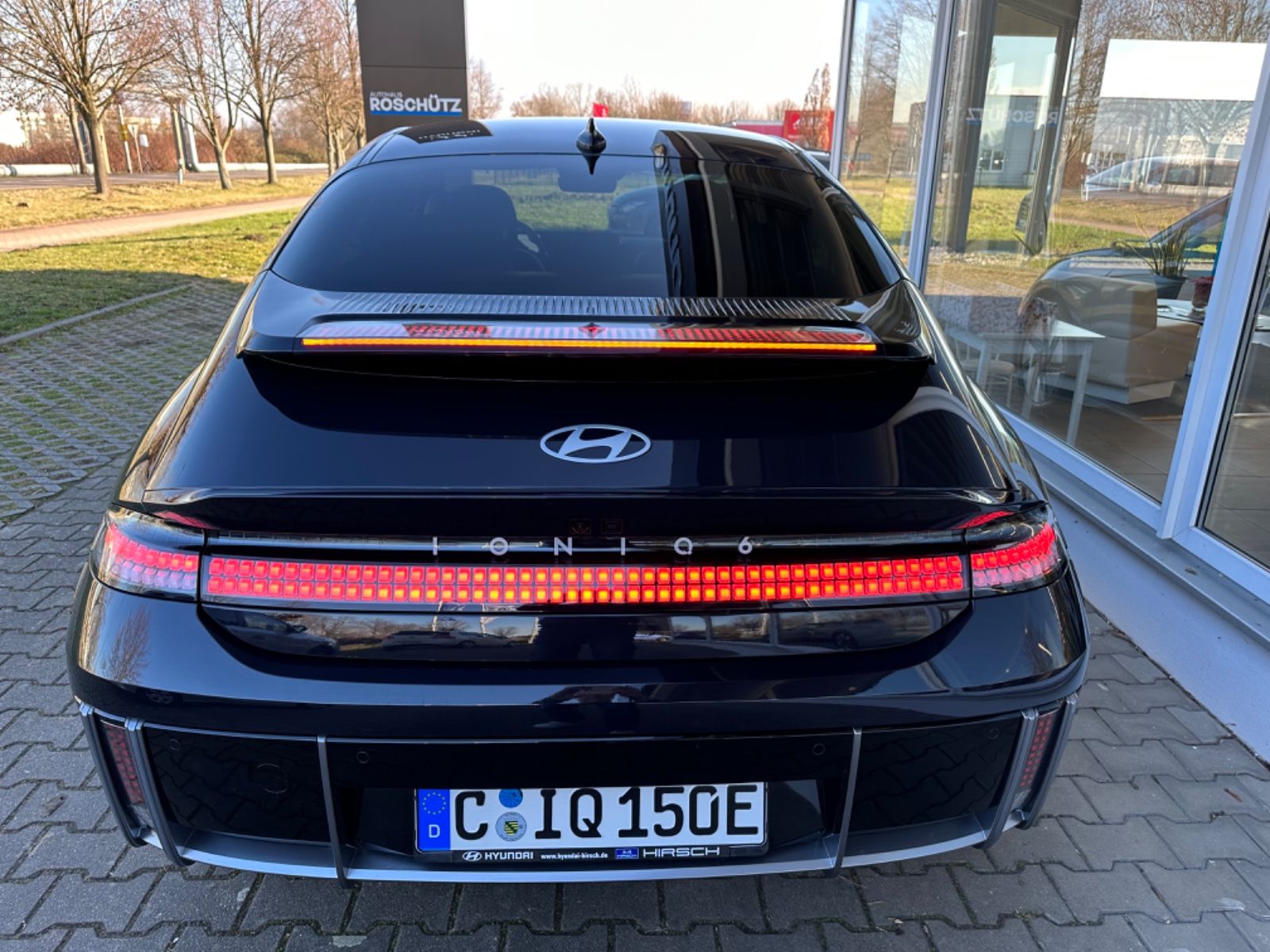 Fahrzeugabbildung Hyundai IONIQ 6 4WD 77,4 325PS UNIQ Panoramadach