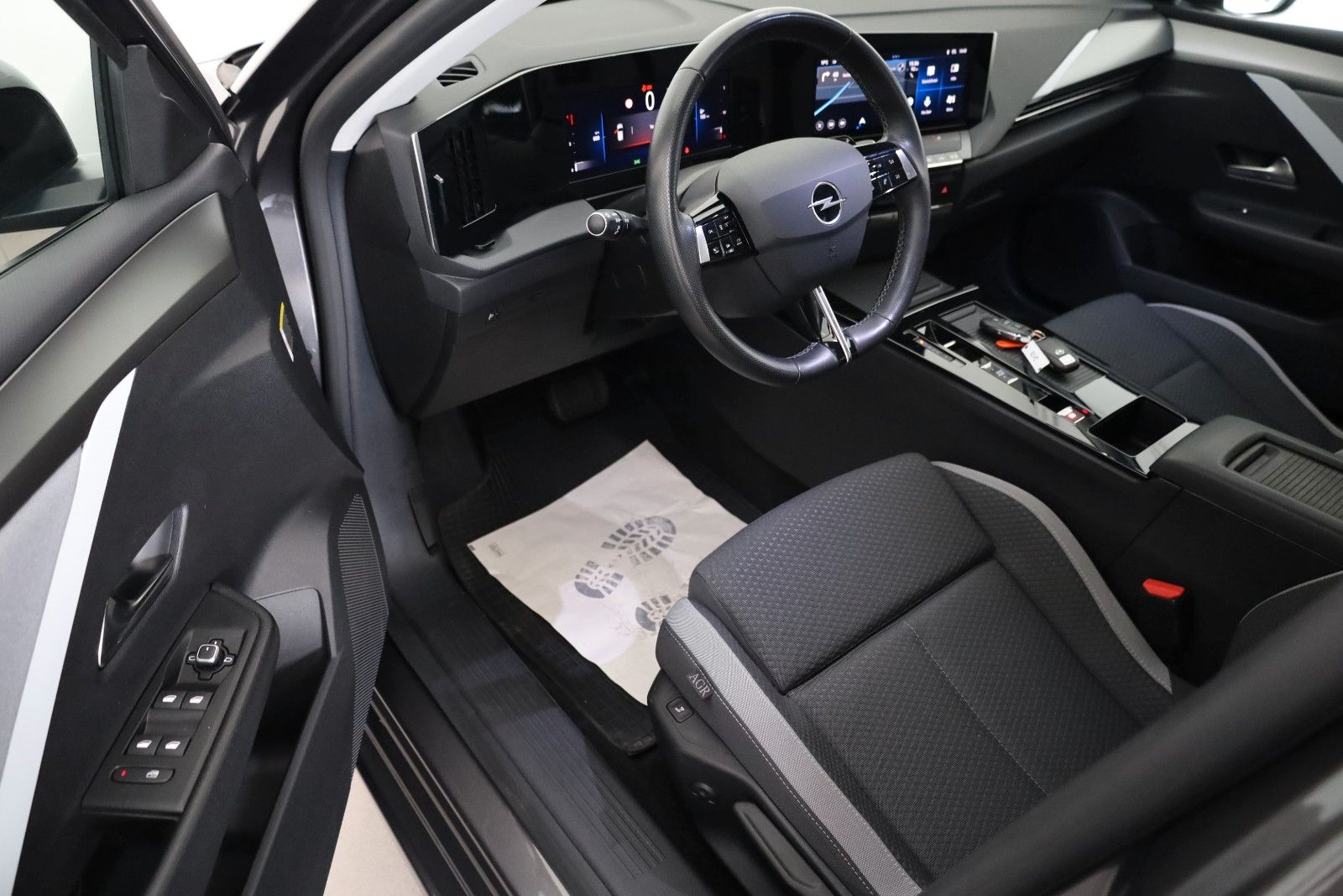 Fahrzeugabbildung Opel Astra L Sports Enjoy ST,Navi,LED,Kamera,ACC+WR