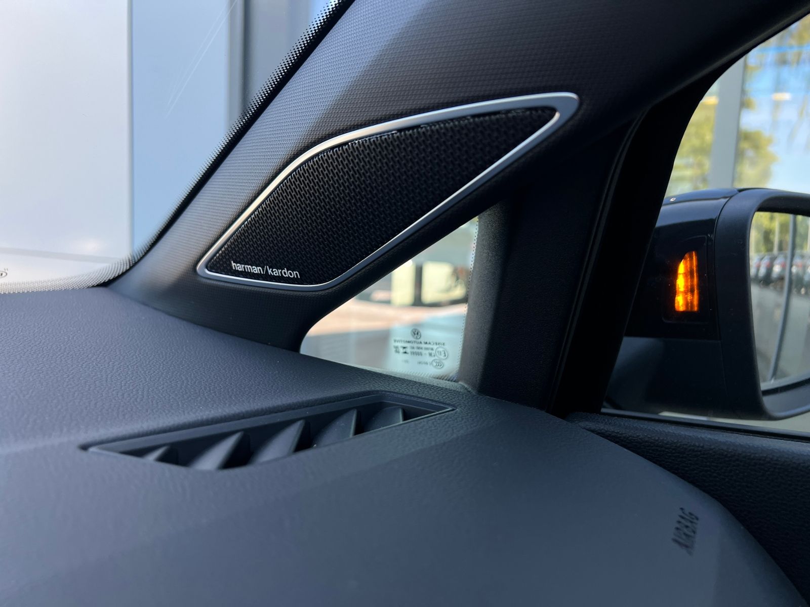 Fahrzeugabbildung Volkswagen Golf VIII R 2.0 TSI DSG 4MOTION *R-Performance,