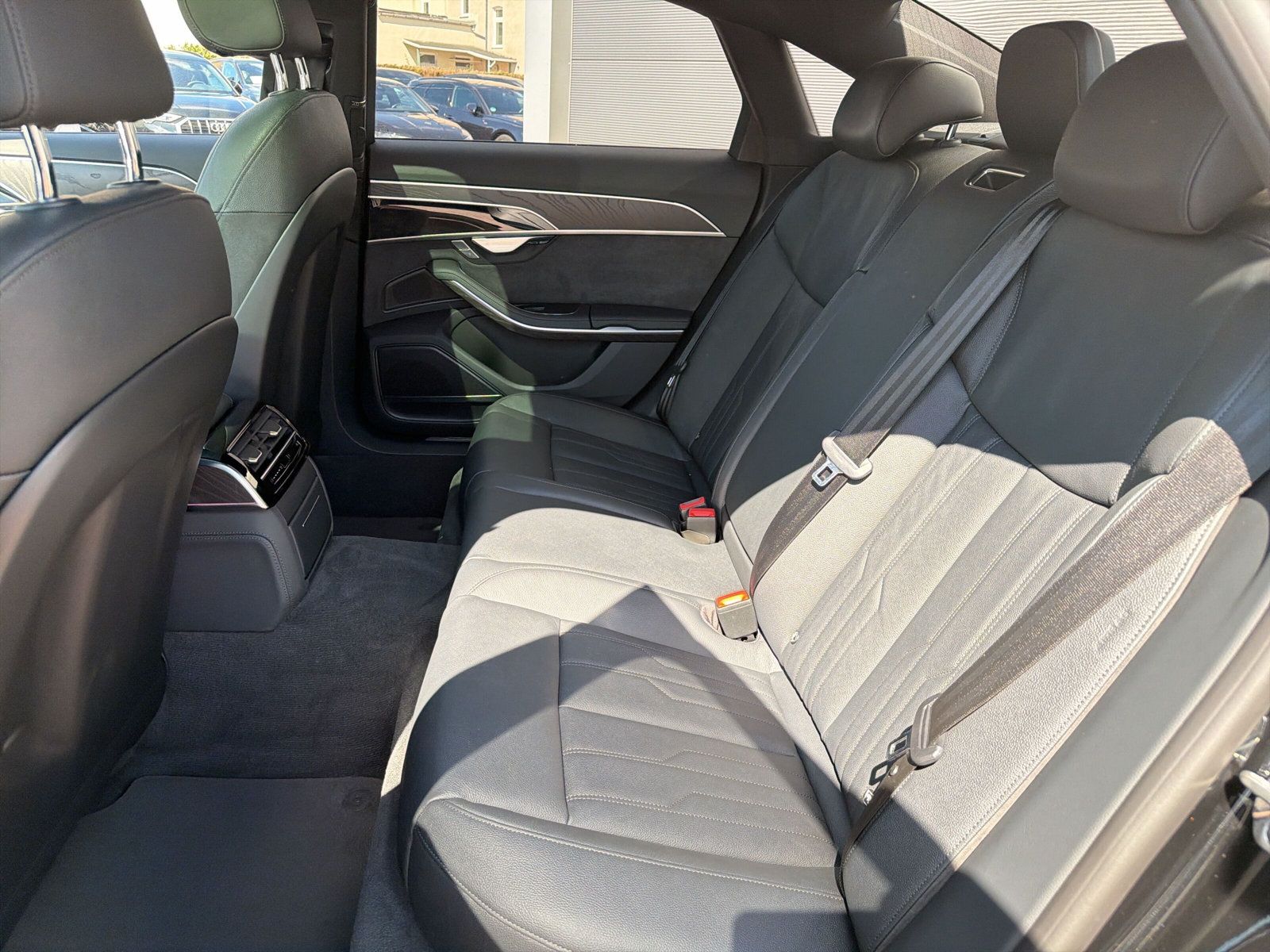 Audi A8 - Bild 12