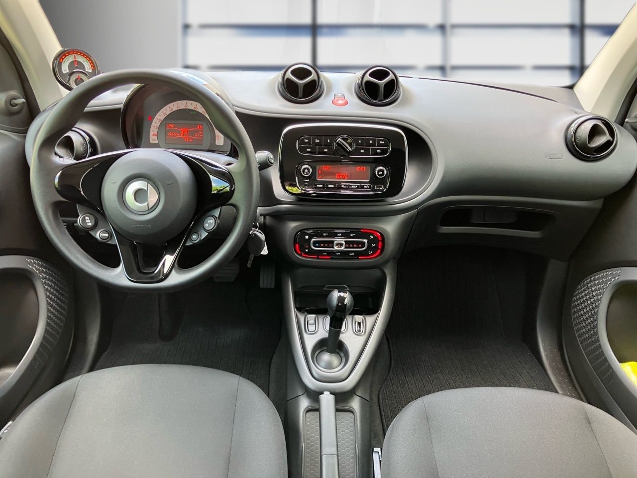 Fahrzeugabbildung Smart smart EQ fortwo 22KW+SITZHEIZ+KLIMAAUTO+DAB+USB