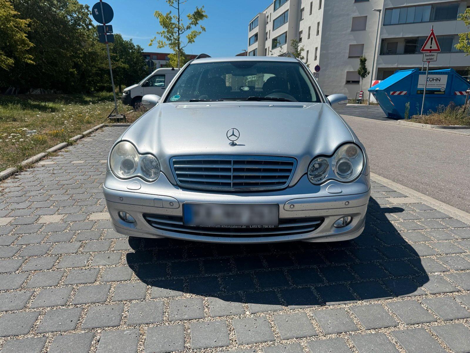 Mercedes-Benz C220 2006 — вигляд ззаду