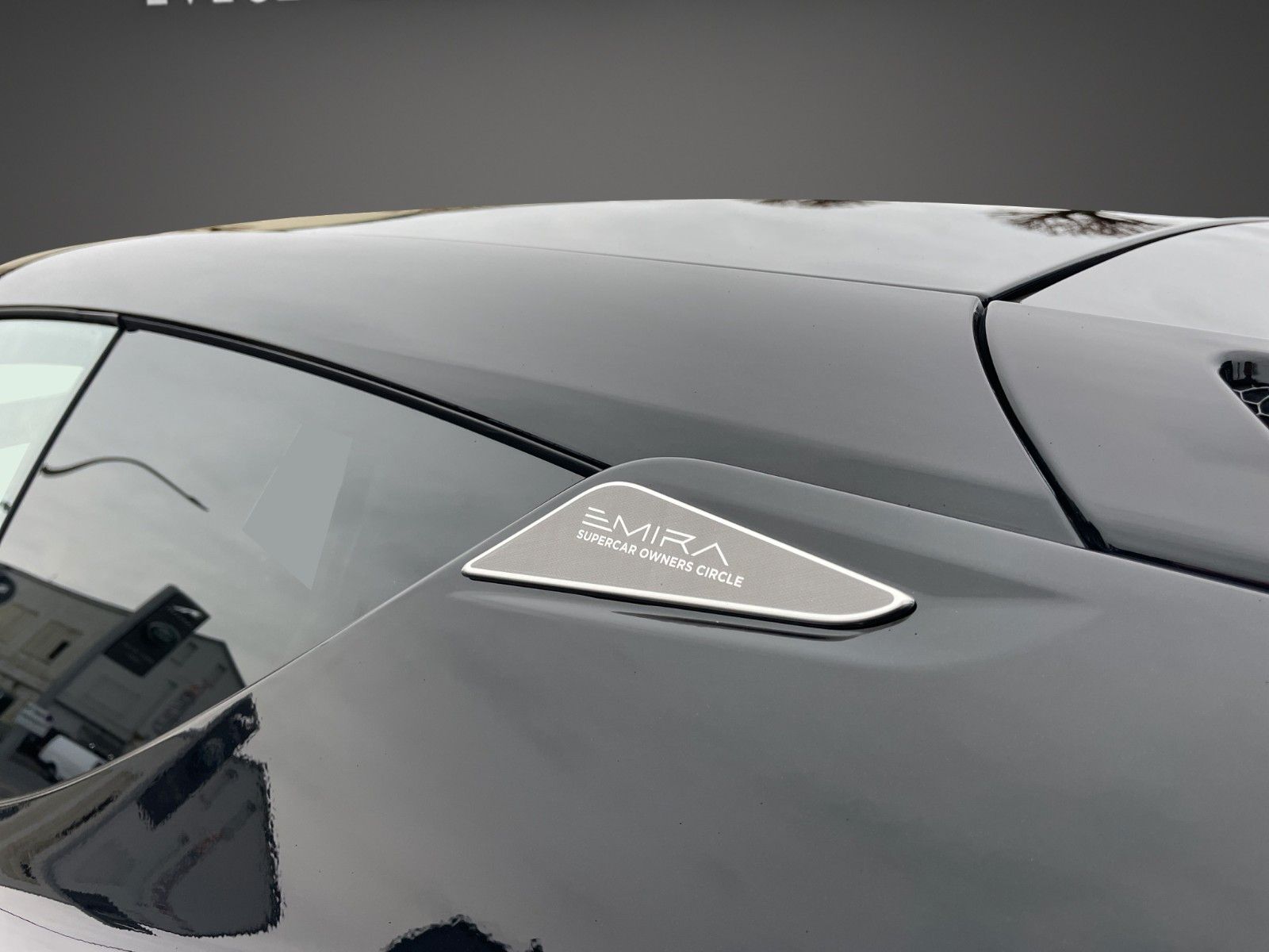 Fahrzeugabbildung Lotus Emira V6 SOC 1 of 10