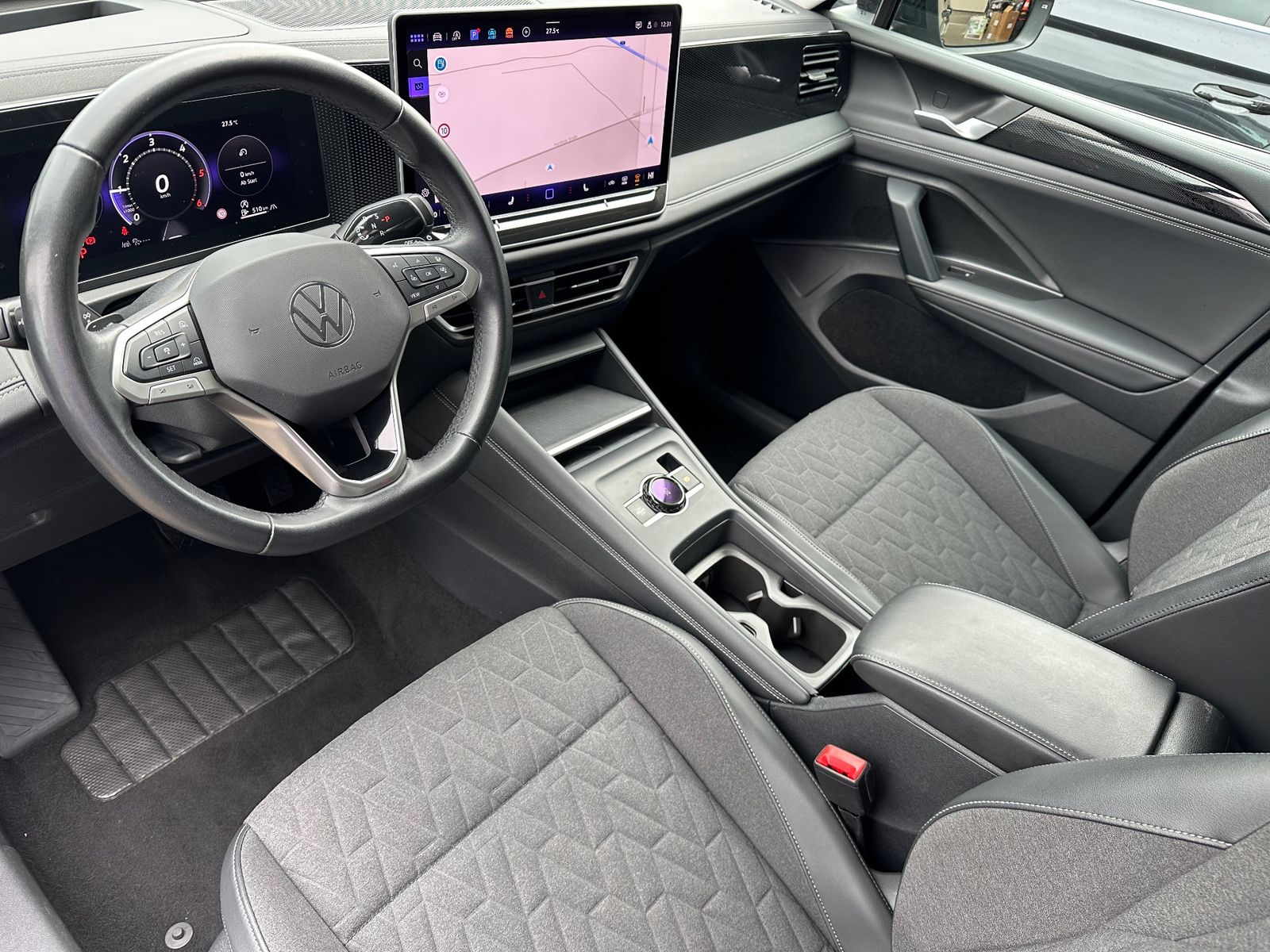 Fahrzeugabbildung Volkswagen Tiguan 2.0 TDI DSG Life NAV+LED+AHK+HUD+KAM+ACC