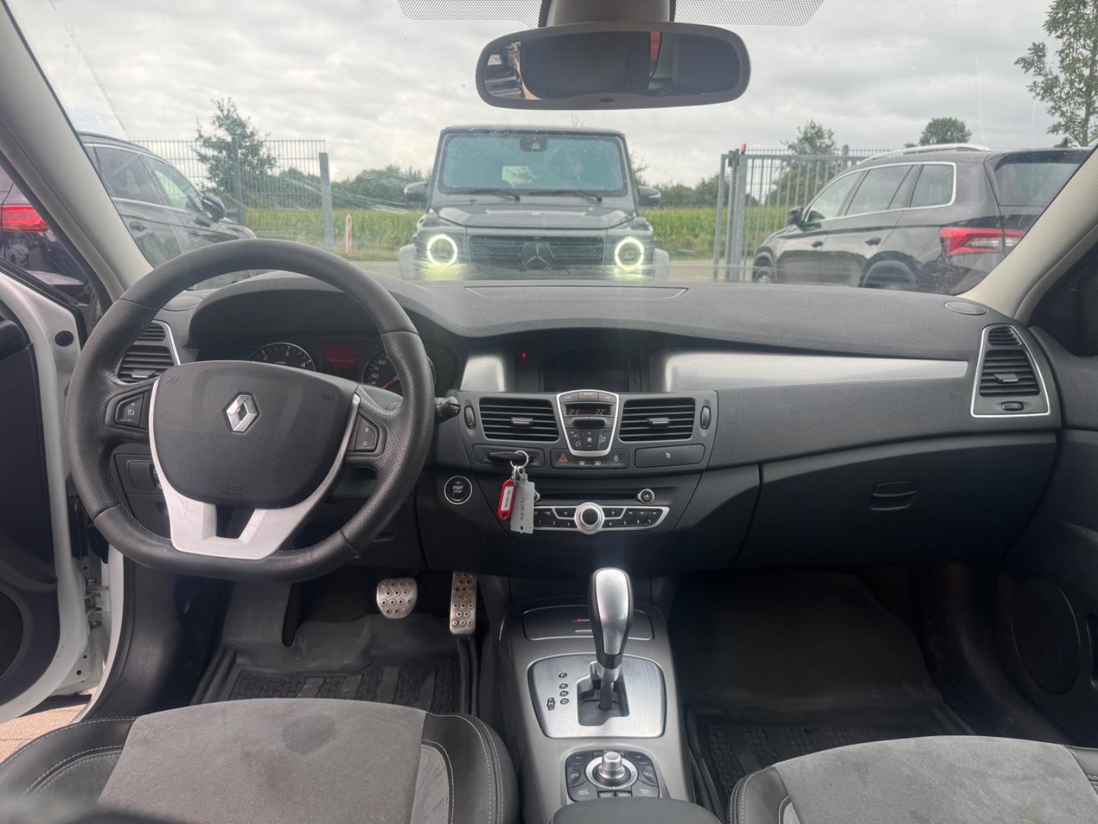 Renault Laguna 2011 — photo 10