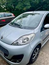 Peugeot 107 Automatik - Peugeot 107 mit Benzin-Antrieb: Kleinwagen, Automatik, Klimaanlage
