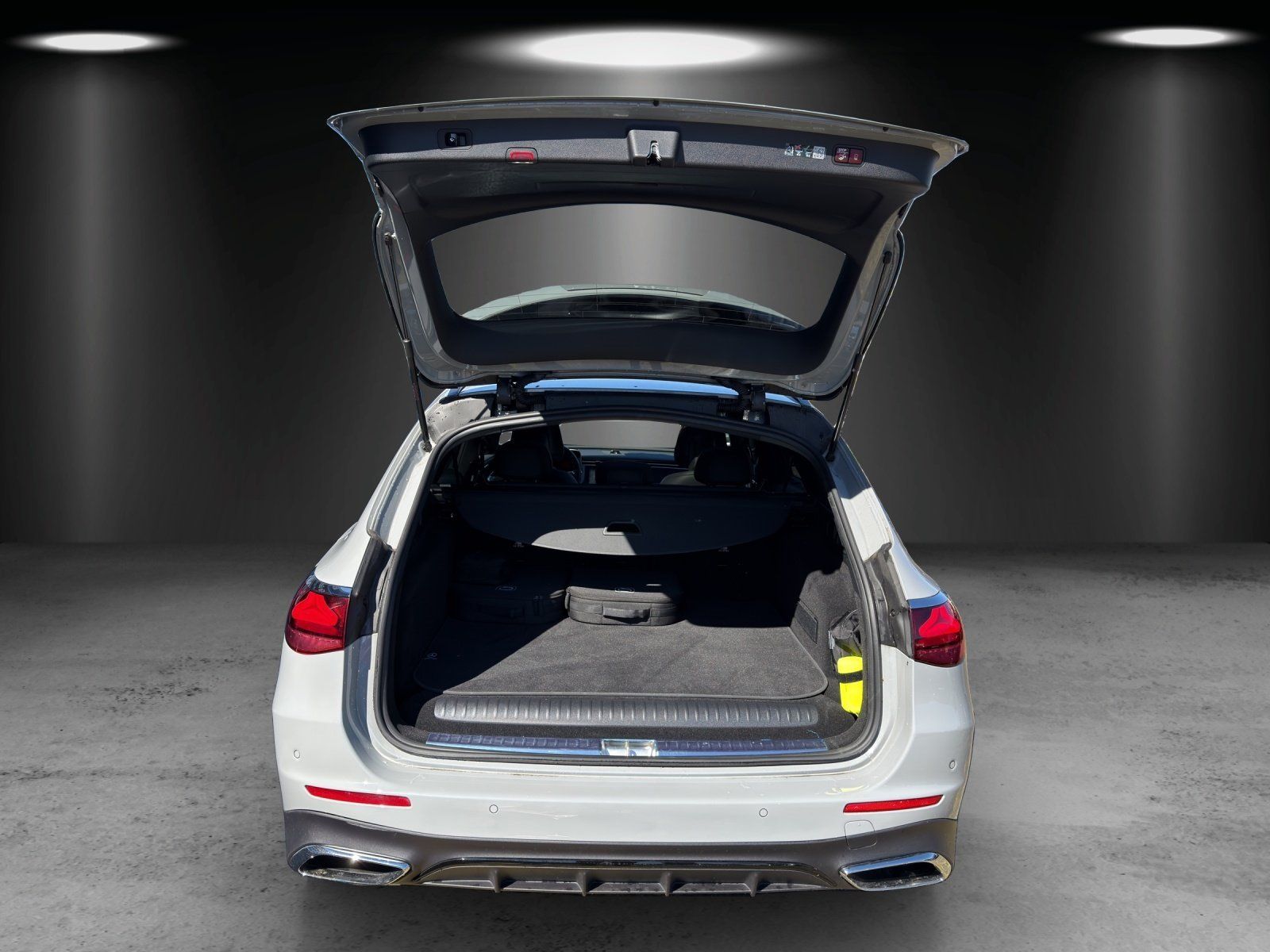 Fahrzeugabbildung Mercedes-Benz E300de T AMG Prem+ DISTRO Superscrn AIRMATIC AHK