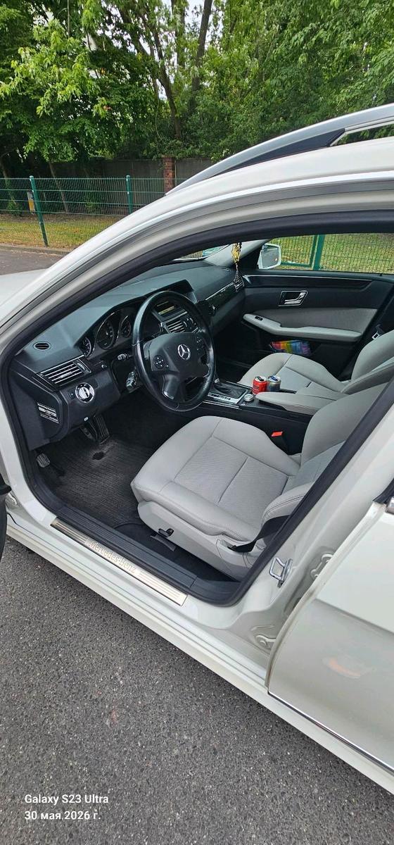 Mercedes-Benz E200 2010 — photo 10