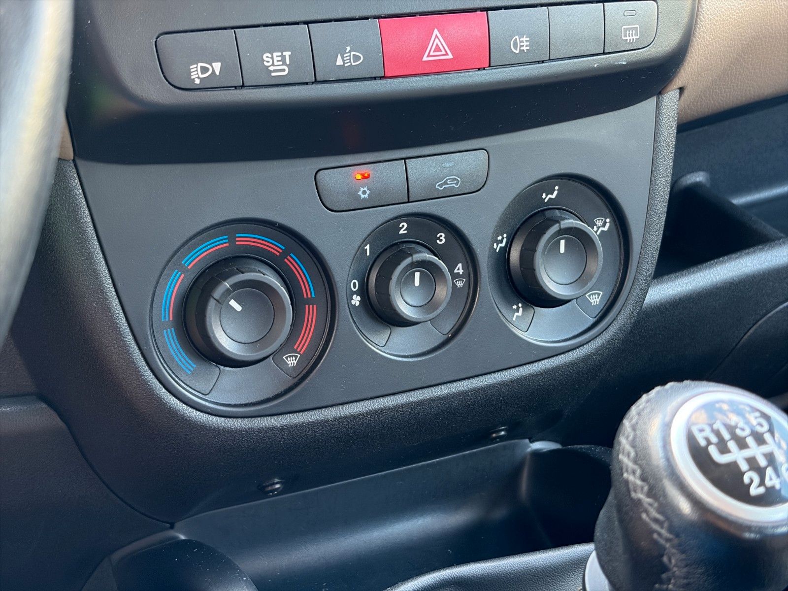 Fahrzeugabbildung Opel Combo Colorado*PDC*SHZ*2xSchiebetür*AHK*1. Hand*