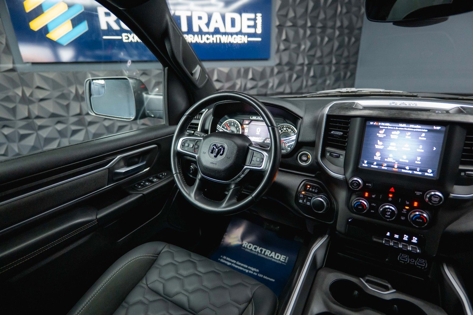 Fahrzeugabbildung Dodge RAM 5.7 V8 HEMI 4x4 Offroad Night-Paket LED 19%