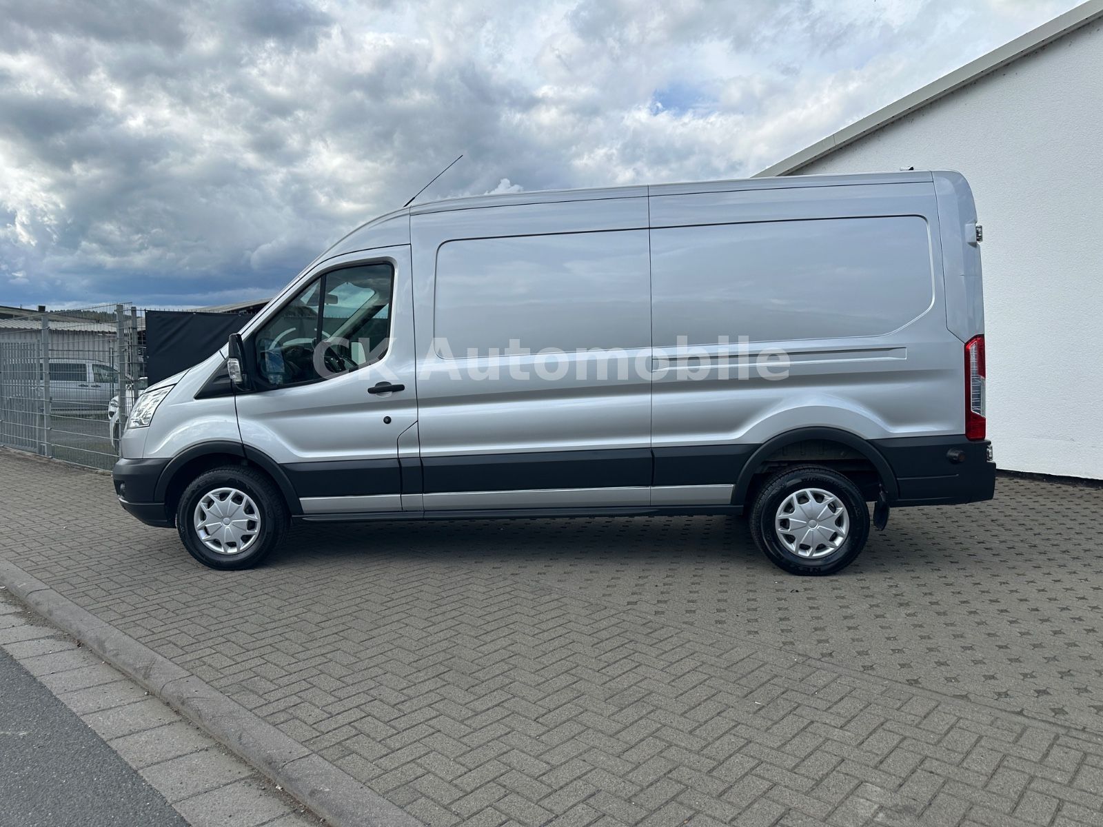 Fahrzeugabbildung Ford Transit Kasten 350 H2L3 Trend/Navi/Klima/PDC