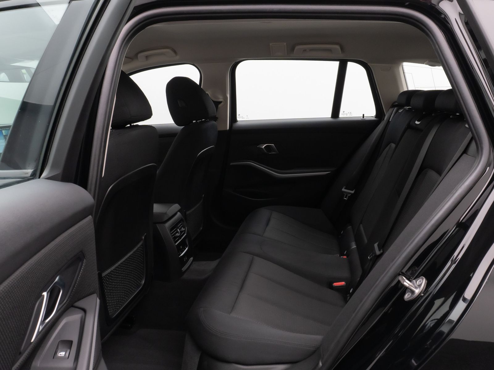 Fahrzeugabbildung BMW 330e DAB CockPit+ Lordos PDC Geschwindigkeitsreg