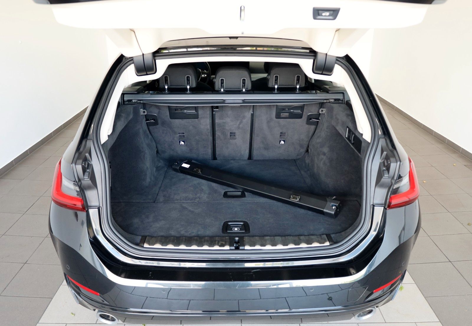 Fahrzeugabbildung BMW 320dA xDrive Touring Navi,LED,SH,PDC,Widescreen