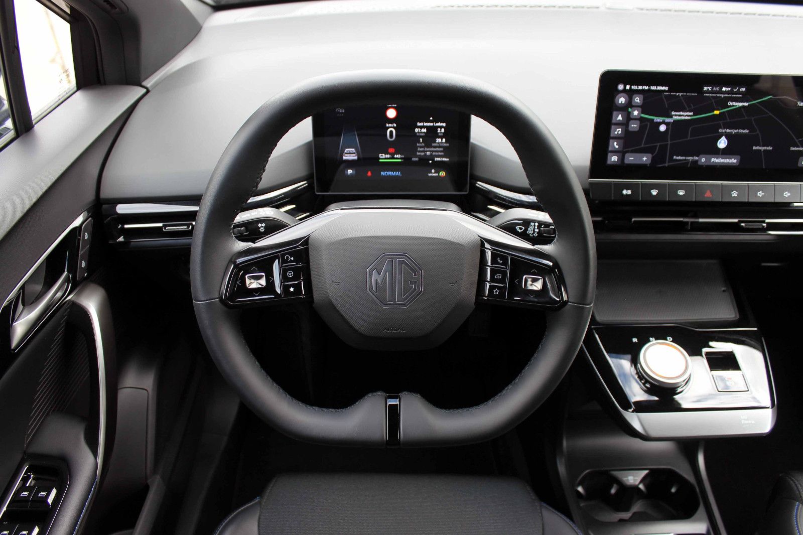 Fahrzeugabbildung MG MG4 Trophy 77kWh bis 520km RW, ACC 360° LED BT