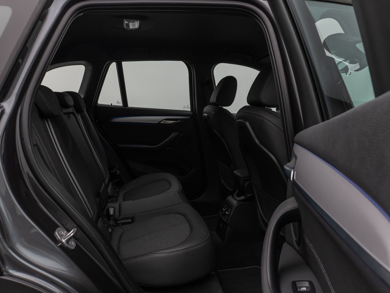 Fahrzeugabbildung BMW X1 sD20i SportLine Kamera HUD DAB HiFi Alarm LED