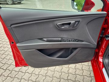 Fahrzeugabbildung SEAT Leon FR 1.5 TSI Panorama 18 Zoll Navi Klima