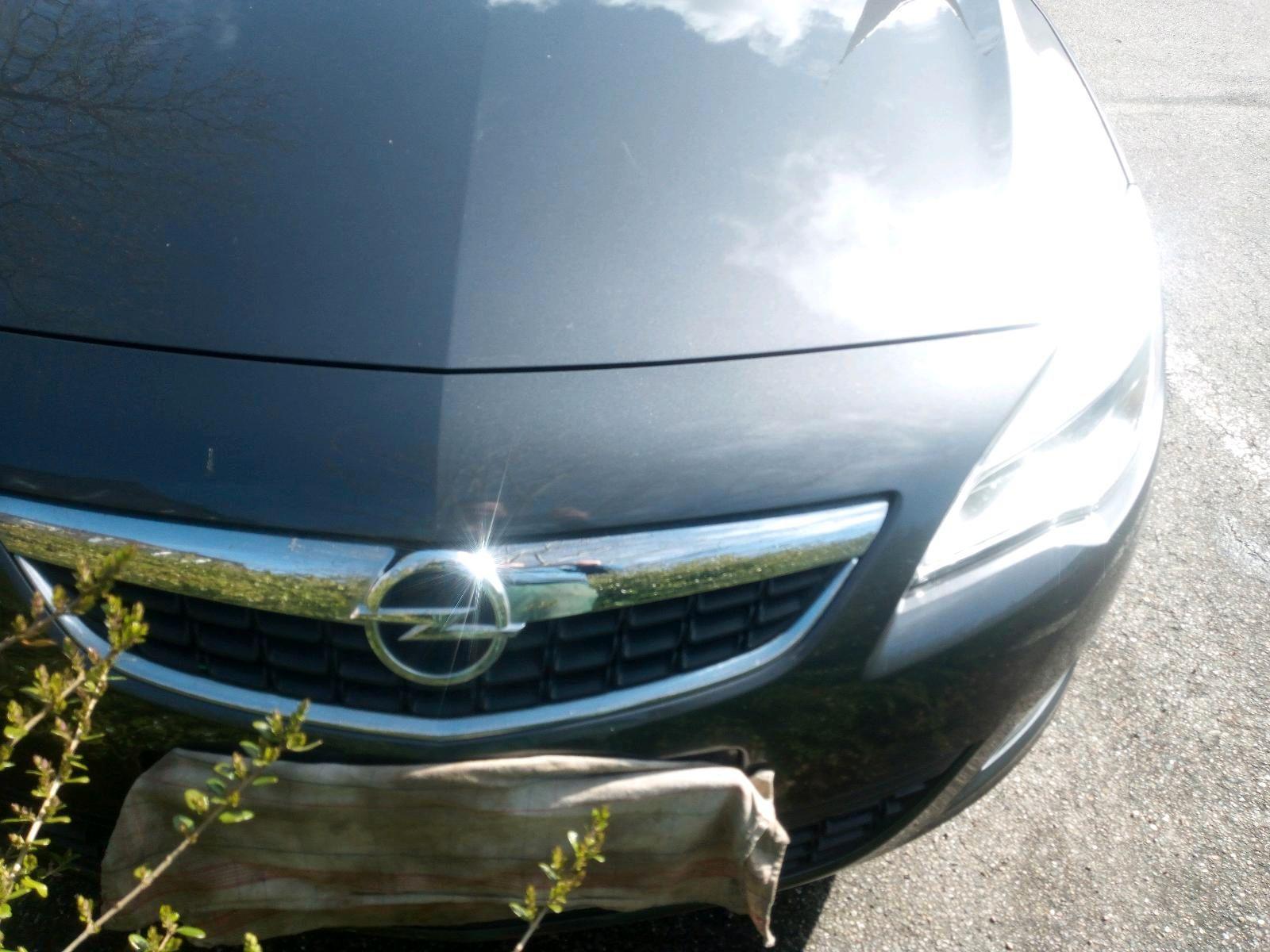 Opel Astra 2012 — rear view