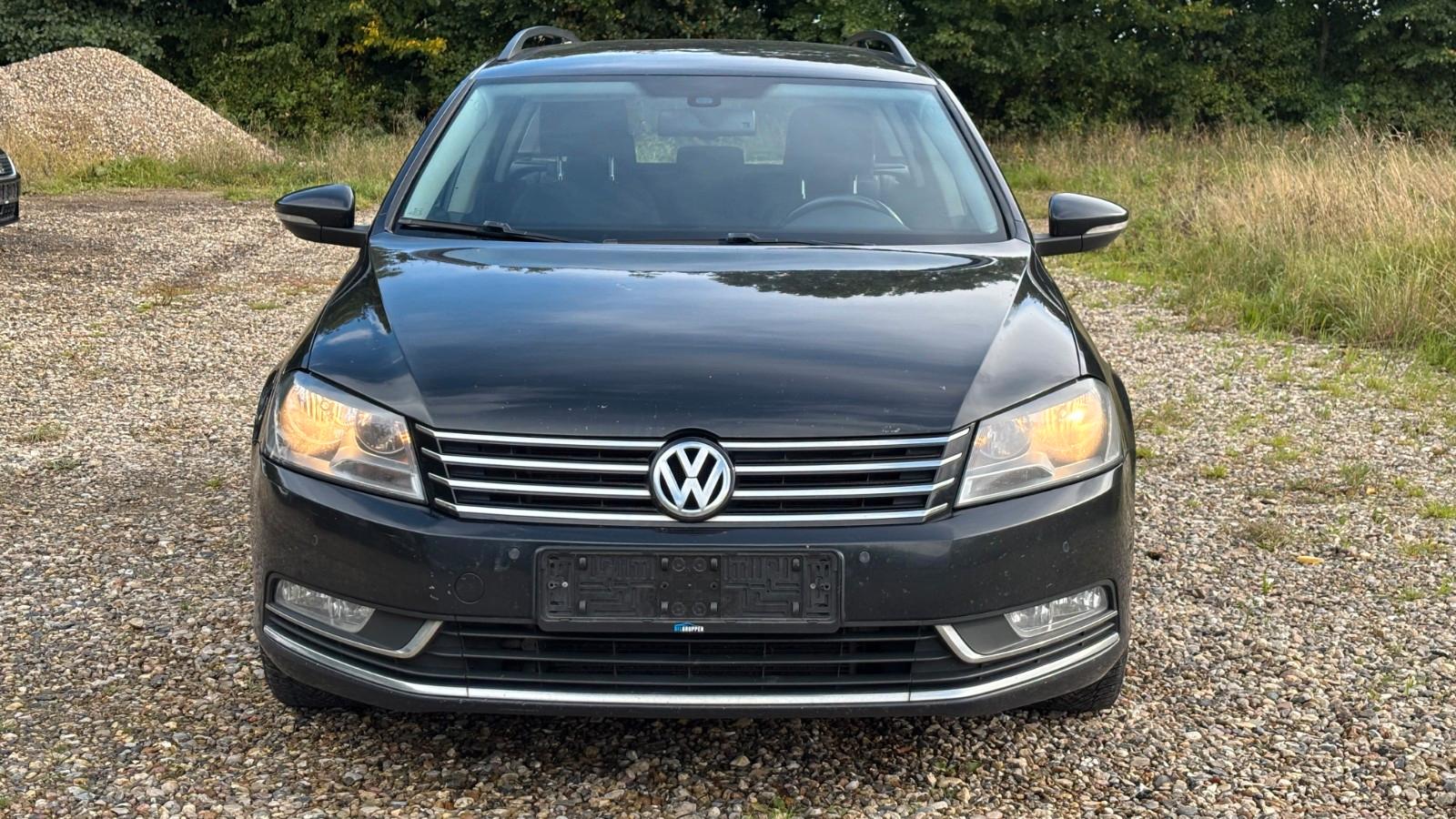 Volkswagen Passat 2014 — rear view