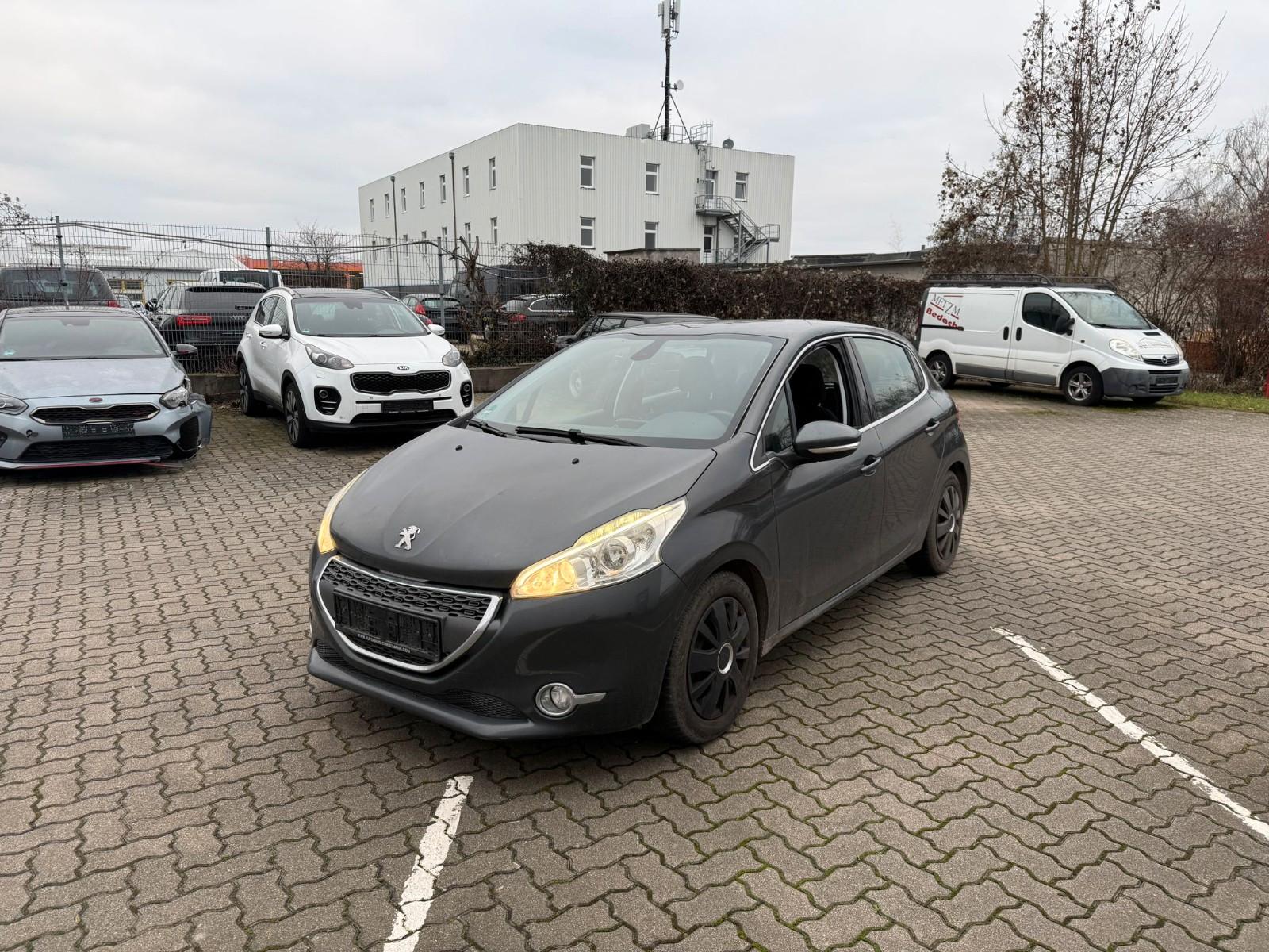 Peugeot 208 Allure/SHZ/8.Fach bereift/Tempomat/
