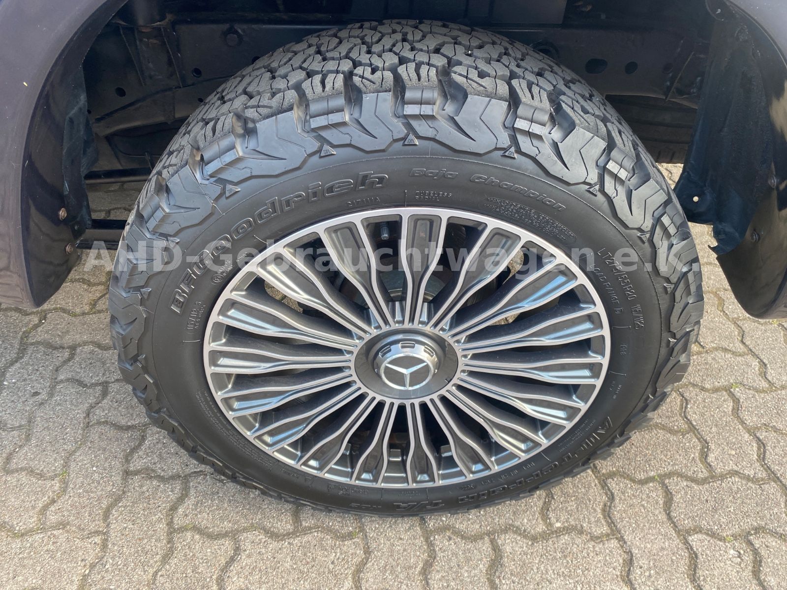 Fahrzeugabbildung Mercedes-Benz X 250d 4Matic D-Kabine Edition Breitumbau UNIKAT