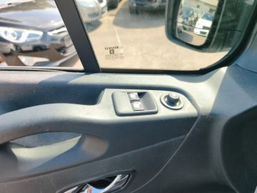 Opel Vivaro - 11