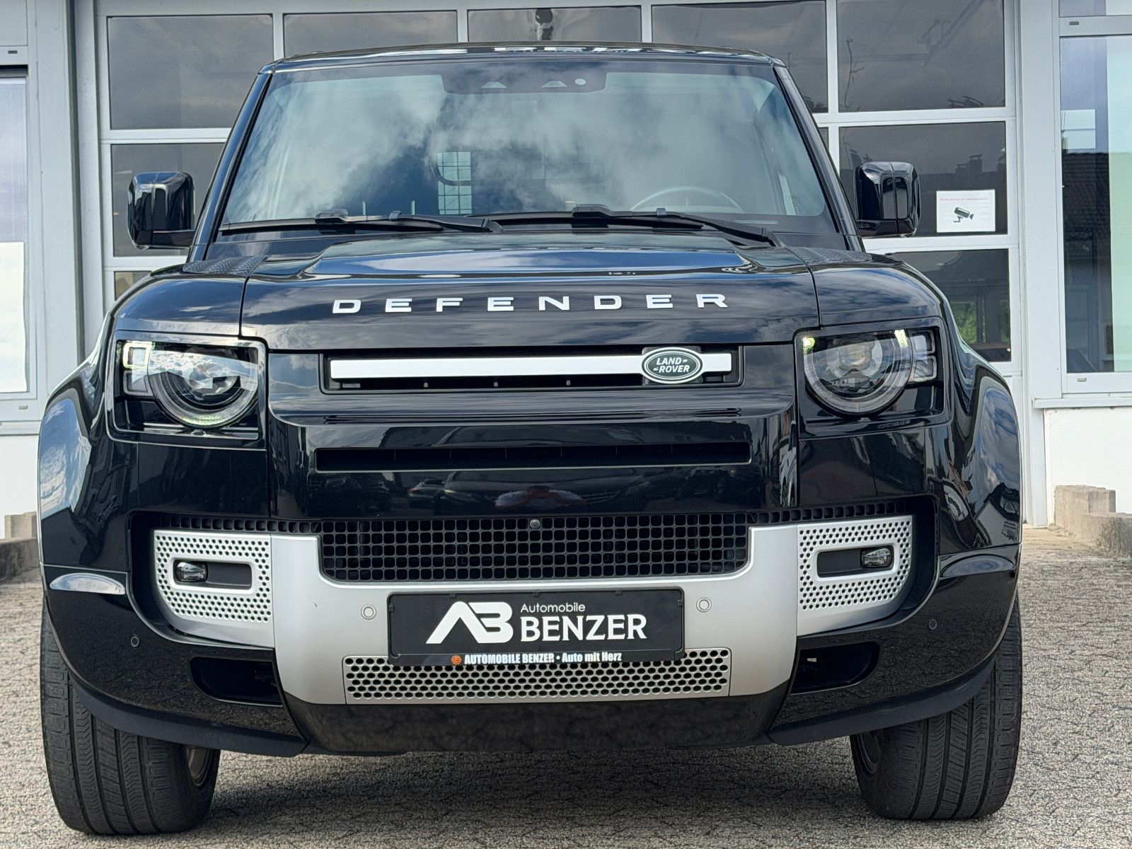Fahrzeugabbildung Land Rover Defender 110 XS Edition/PANO/AHK/MERIDIAN/3D-KAM