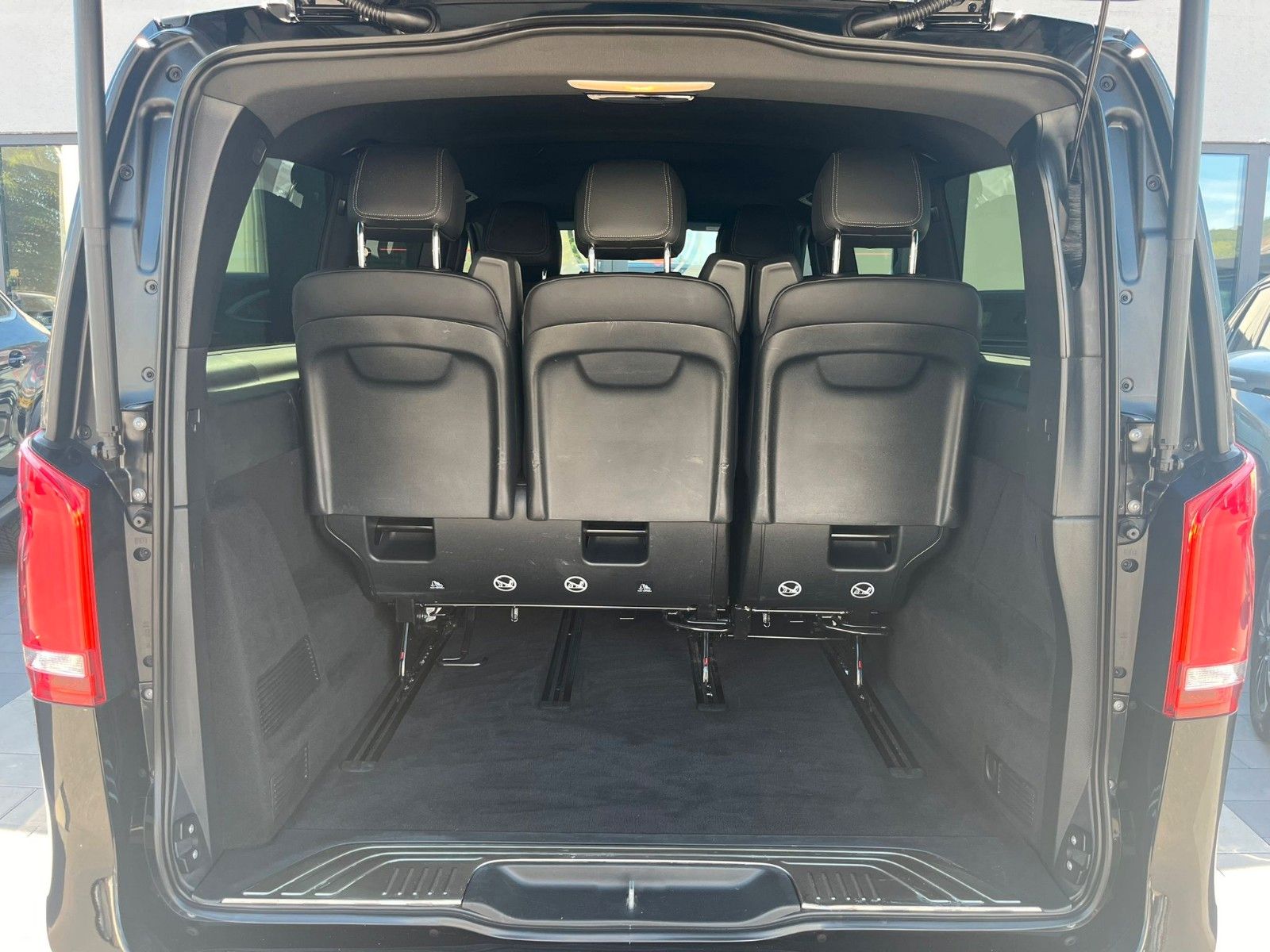 Fahrzeugabbildung Mercedes-Benz V 300d Avantgarde Edition 2020 4Matic Lang