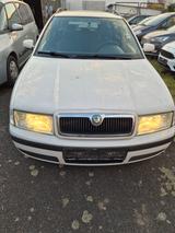 Skoda Octavia Combi Tour - Skoda Octavia aus 2009: Tour