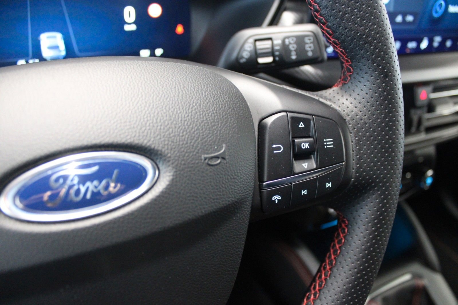 Fahrzeugabbildung Ford Kuga ST-Line LED NAVI HUD CAM WinterPaket uvm.