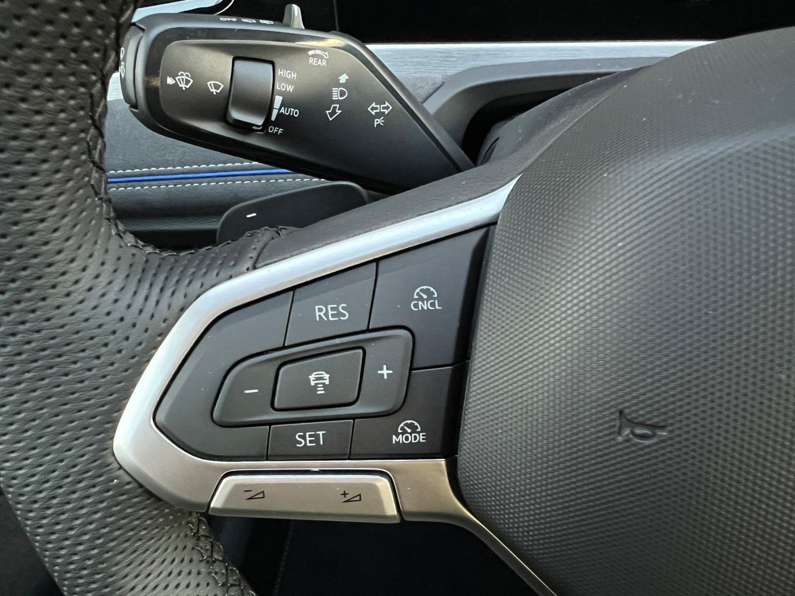 Fahrzeugabbildung Volkswagen Passat Variant R-Line 2.0 TDI DSG 4MOTION *AHK,