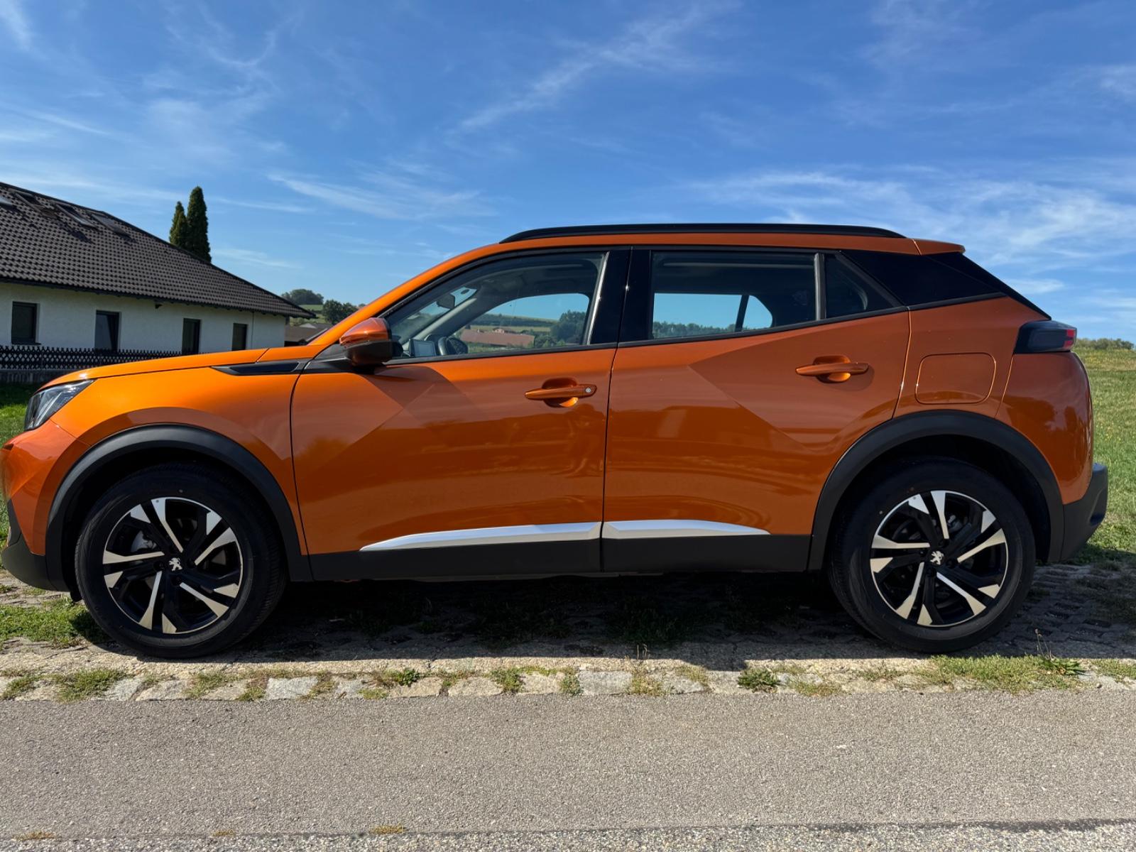 Peugeot 2008 HYBRID 136 e-DSC6 Allure*AUT*PANO*LEDER*